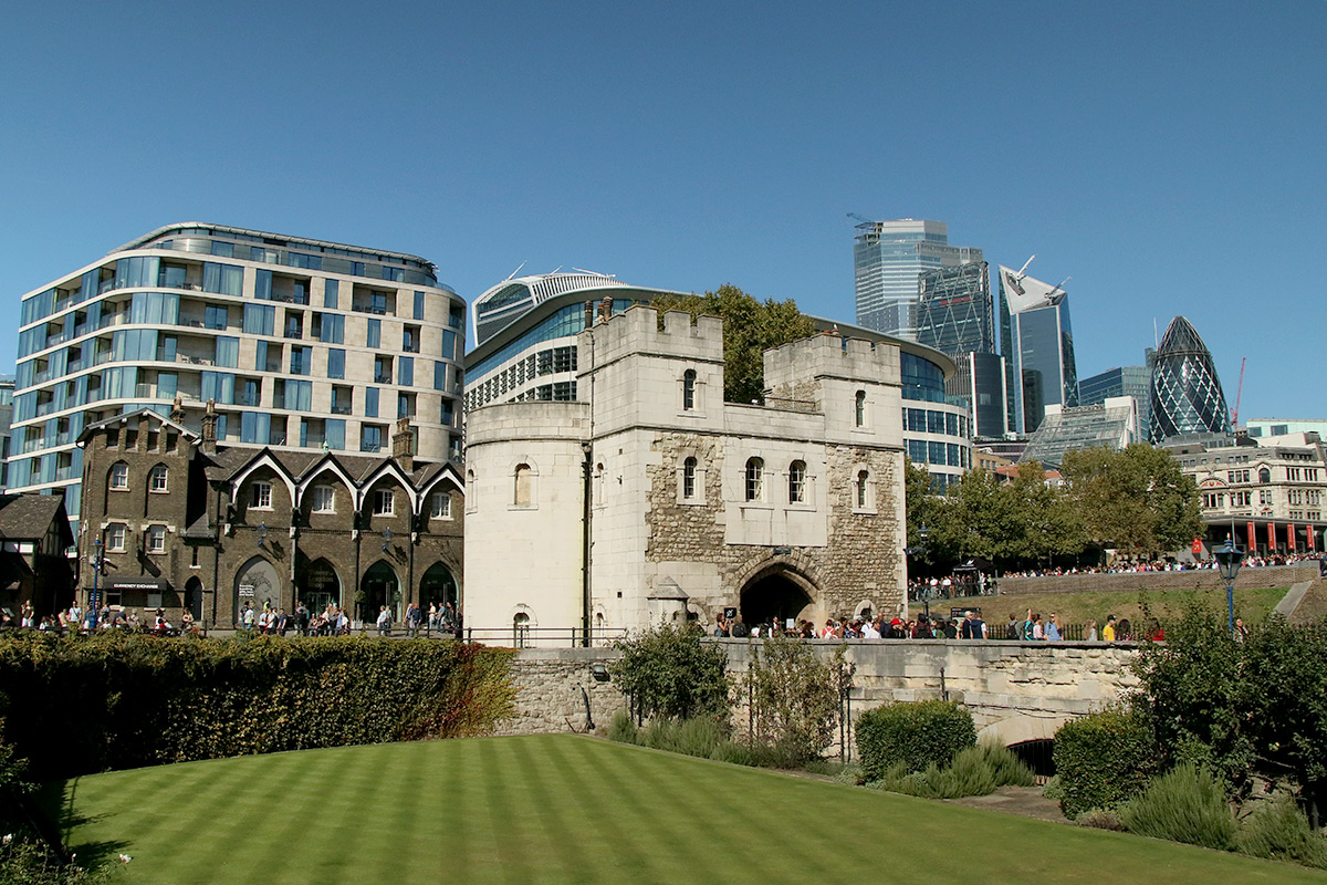 London Tipping Etiquette: How to Be a Classy Local (not a Tourist ATM)